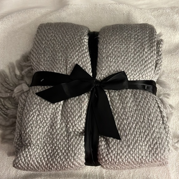 Christian Siriano Woven Lurex blanket - Picture 3 of 3